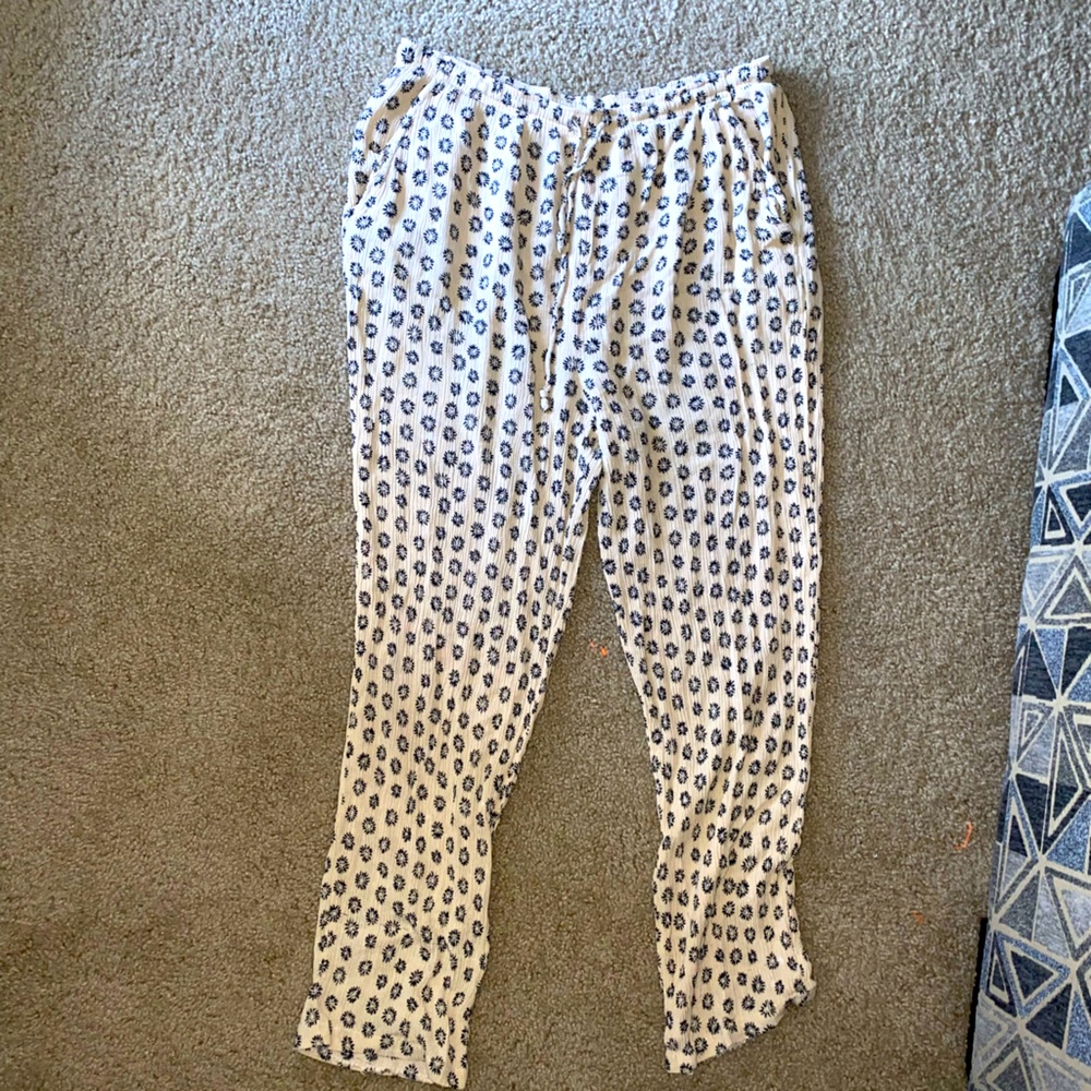 VINTAGE Laura Gayle Classics Floral Capri Pant
Floral print